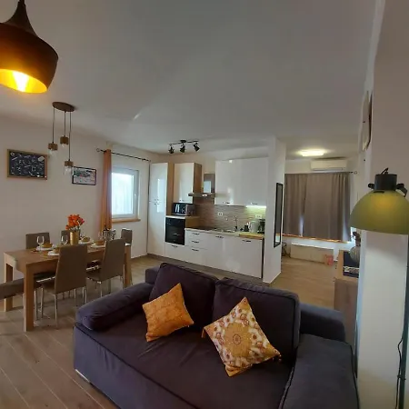 Apartments Kurtov شقة
