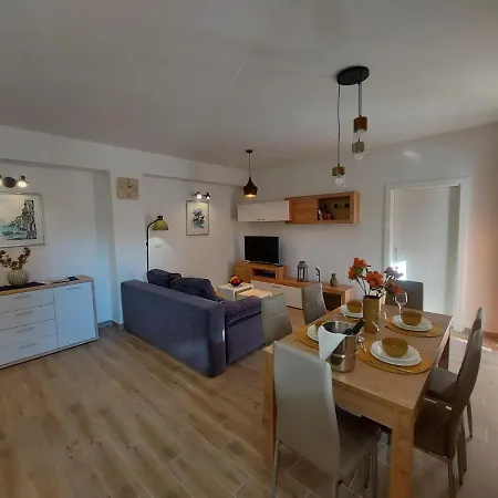 Apartments Kurtov شقة باكوشتاني