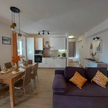 Apartments Kurtov شقة *