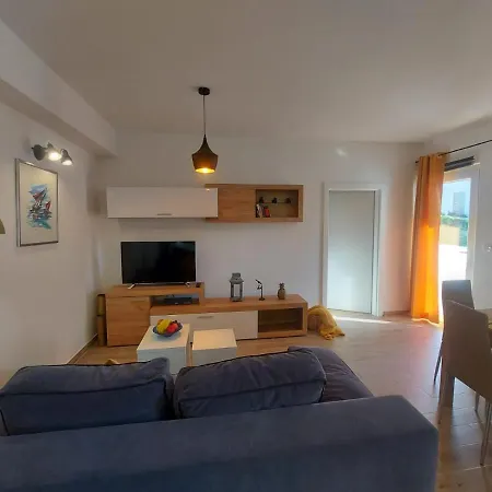 Apartments Kurtov شقة باكوشتاني