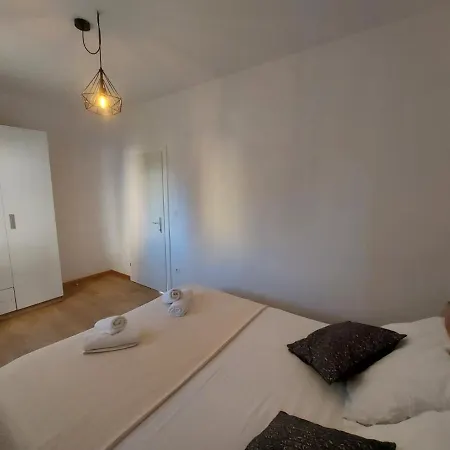 شقة Apartments Kurtov
